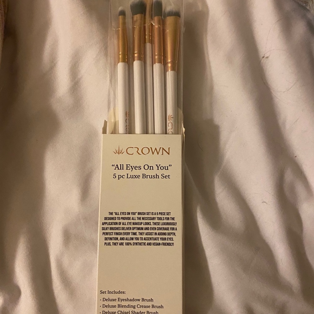 5pc crown luxe brush set never used, never opened